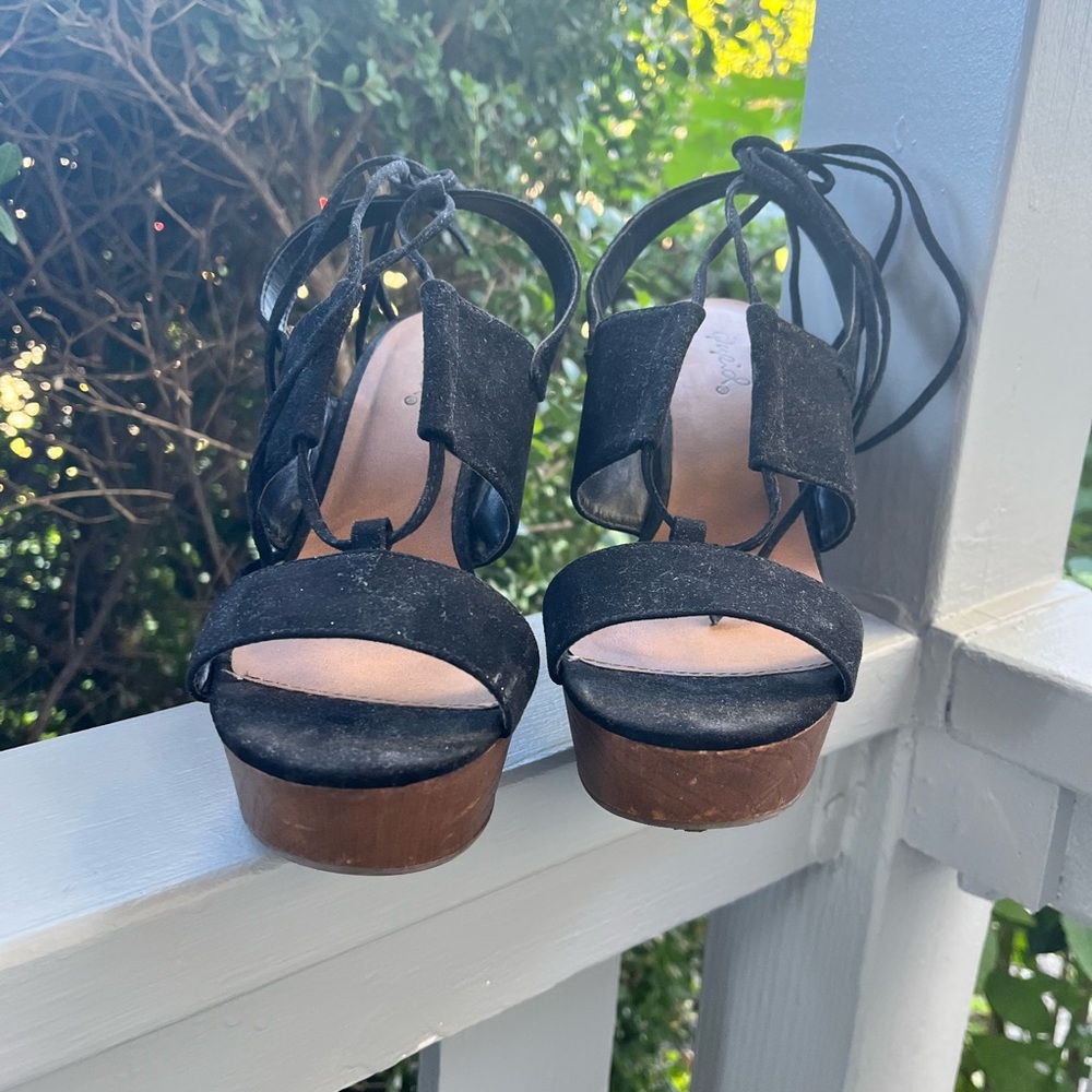 Wooden Lace-up Platform Wedges